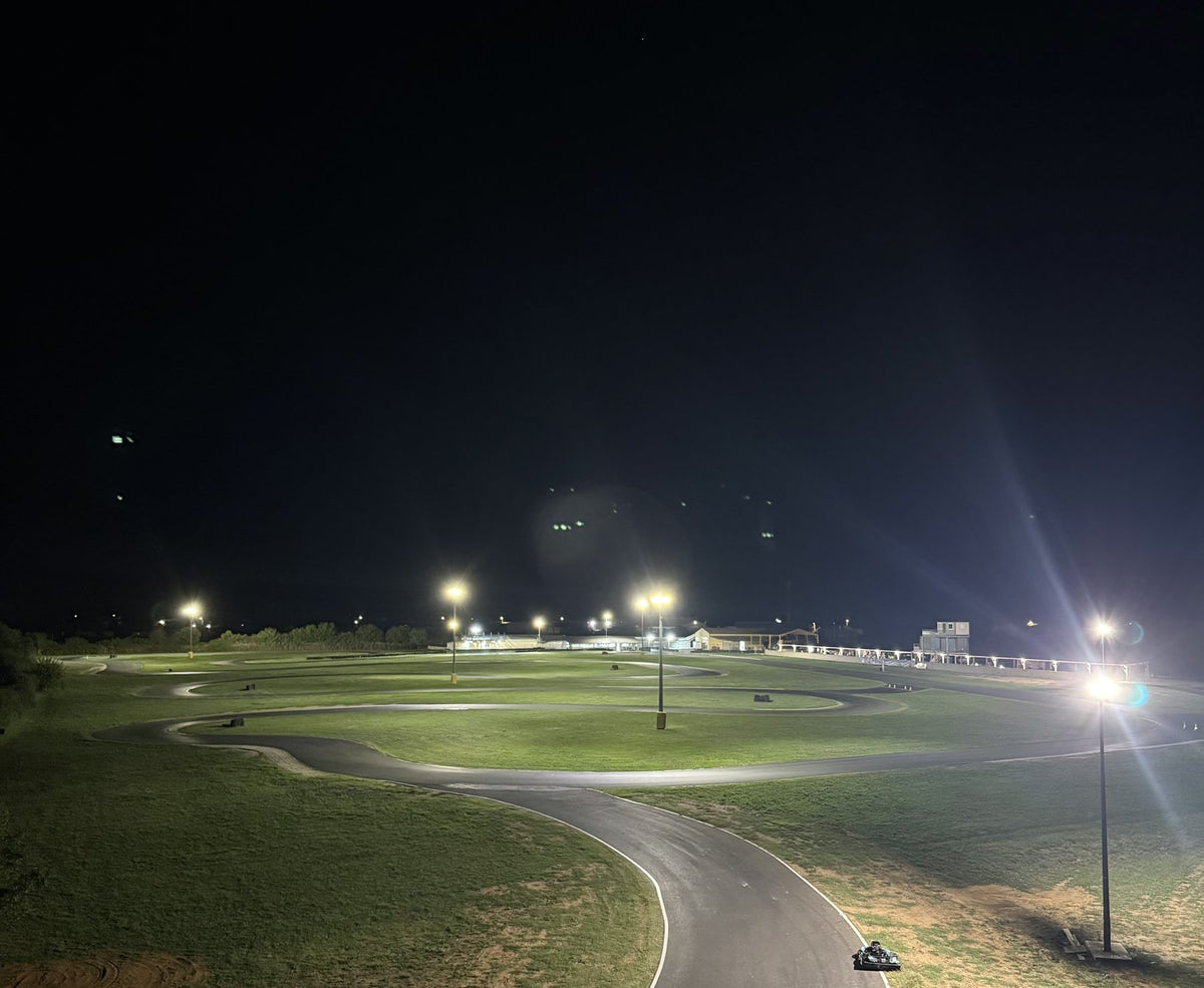 Le circuit Kart Extrem éclairé de nuit